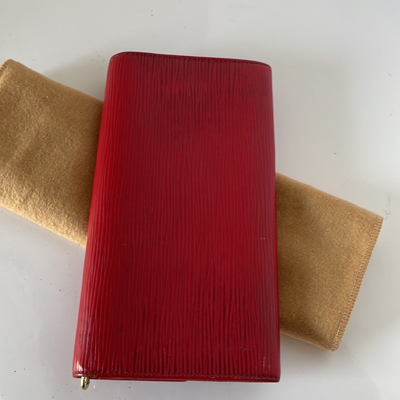 Authentic Louis Vuitton Epi Pochette Coin/Credit Card Red Long Wallet. - Picture 12 of 15